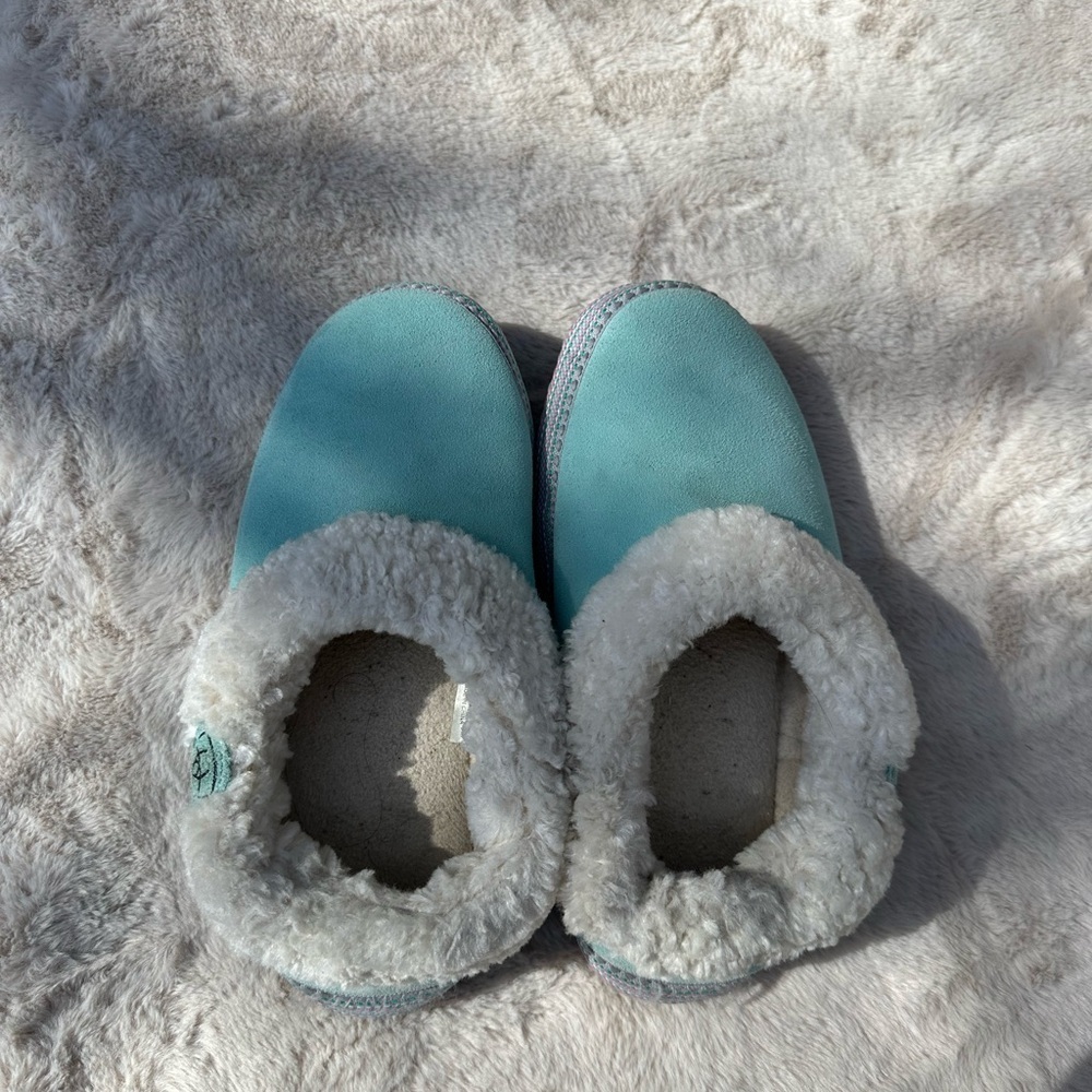 Ariat Women's Slippers in Blue and White